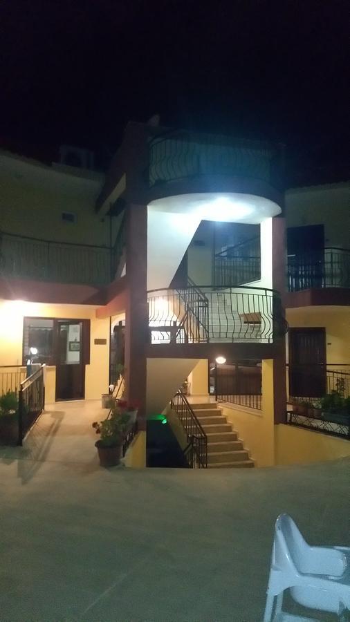 Las Palmeras Hotel Çamyuva Exteriör bild