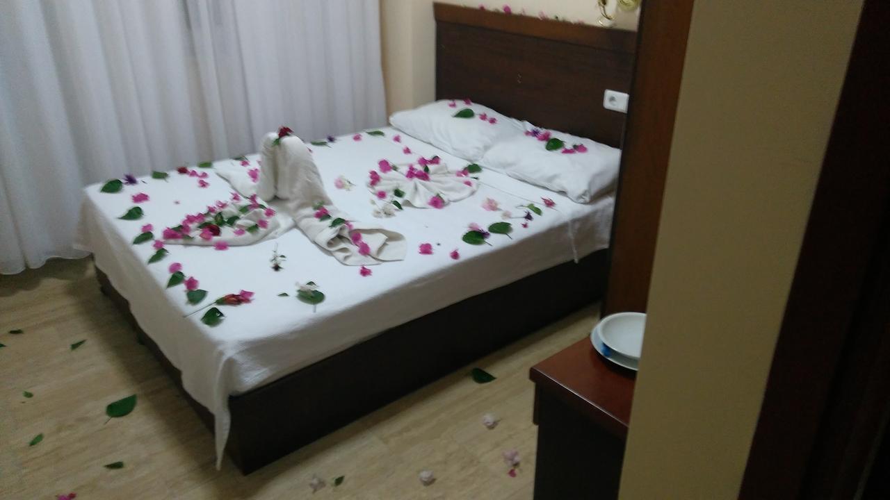 Las Palmeras Hotel Çamyuva Exteriör bild