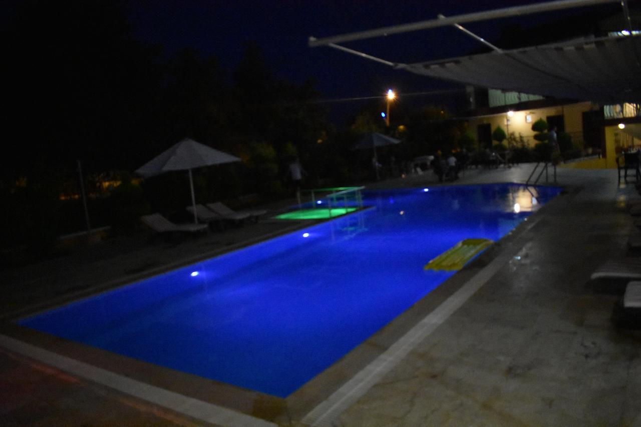Las Palmeras Hotel Çamyuva Exteriör bild