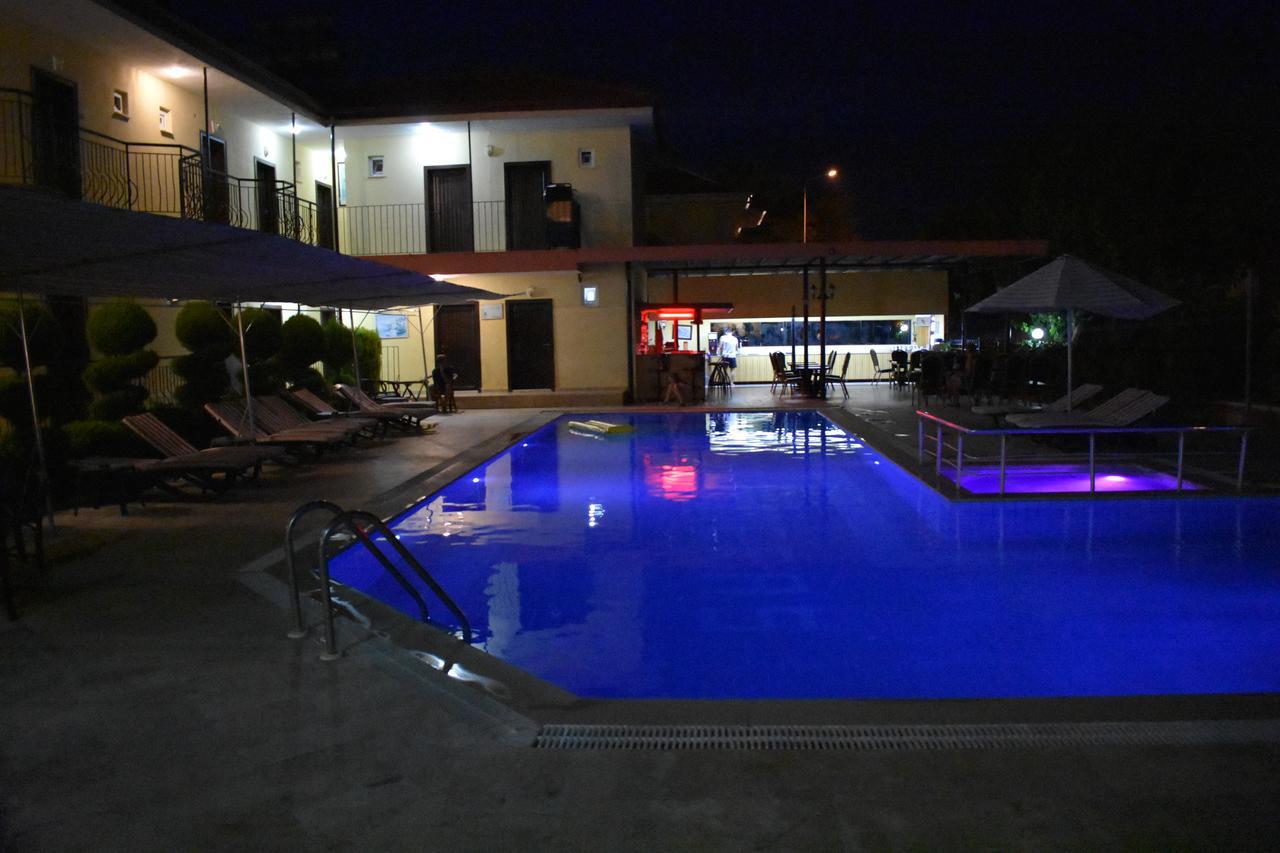 Las Palmeras Hotel Çamyuva Exteriör bild