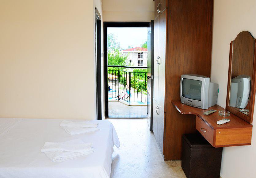 Las Palmeras Hotel Çamyuva Exteriör bild